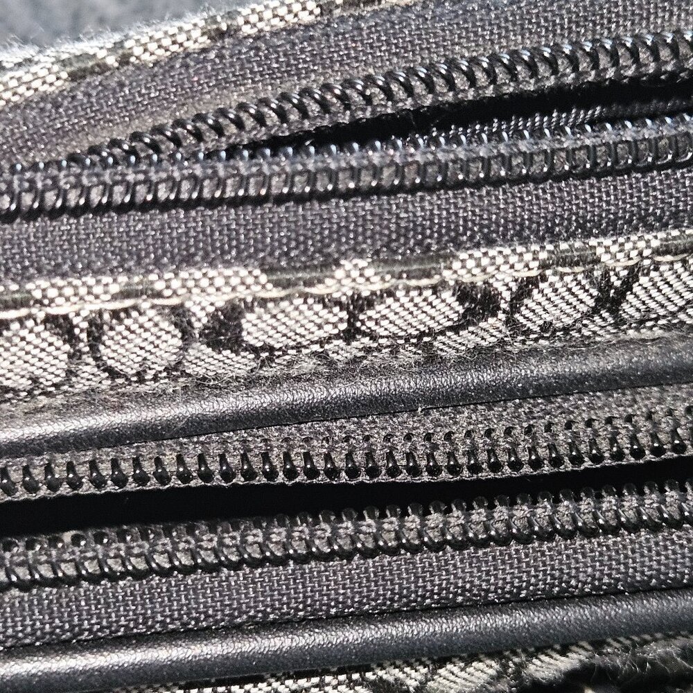 OKPTA BLACK AND GREY PURSE Medium AJUSTABLE STRAP Crossbody Bag - Picture 8 of 8